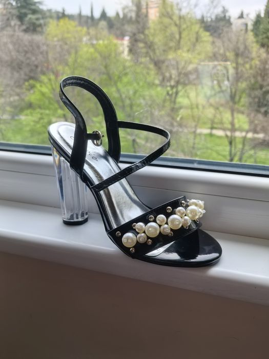 Дамски сандали с перли