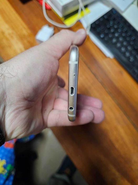 Телефон Samsung galaxy J5 16GB кутия зарядно кабел слушалки ТОП