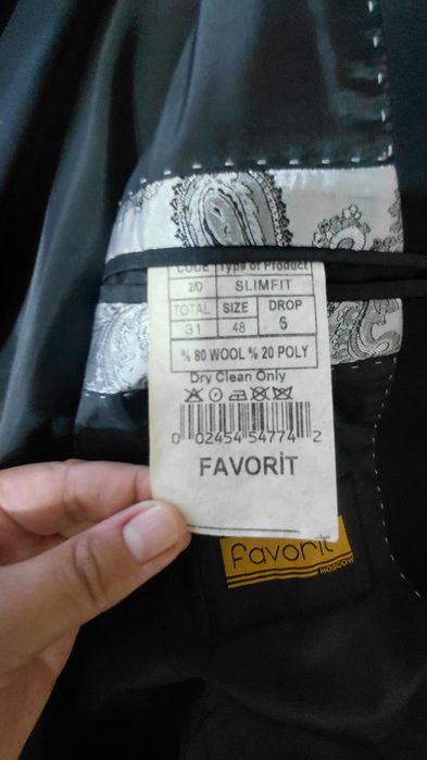 Продам строгий черный костюм