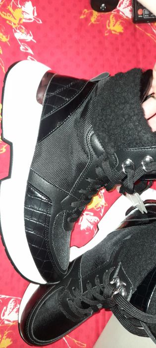 Боти чисто  нови