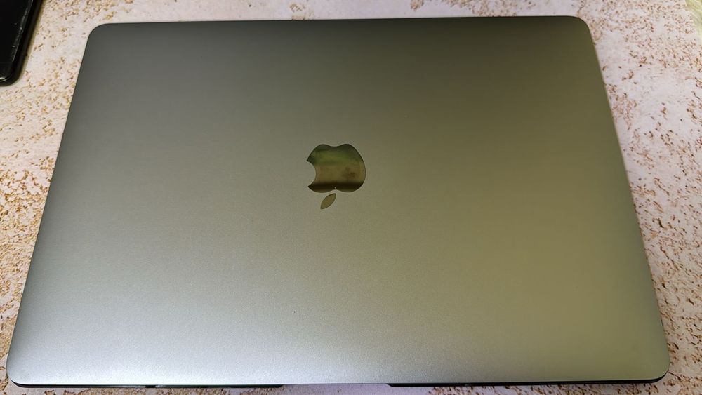 Почти новый Macbook Air M1
