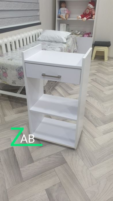 Тумбочка помощница для косметологии и салона красоты.