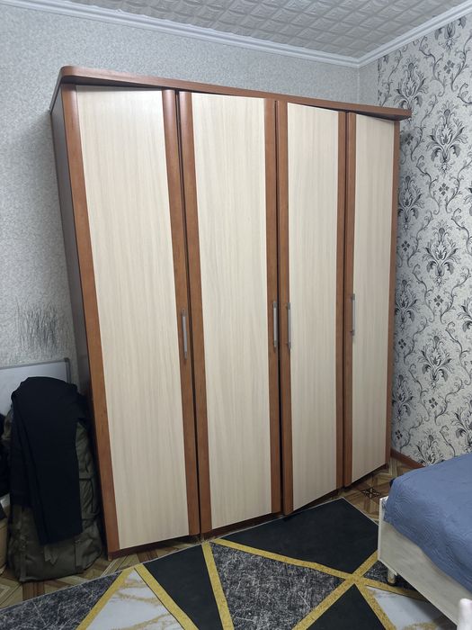 Шкаф большой для спальни
