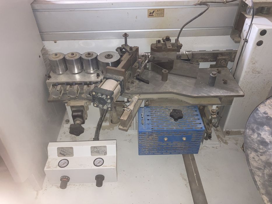 Кромкооблицовочный станок KDT 302.