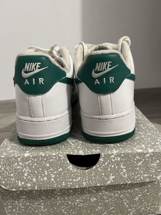 Nike Air Force 1 “07 ,in alb si verde malachit
