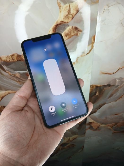 В продаже Айфон 11 про мах.