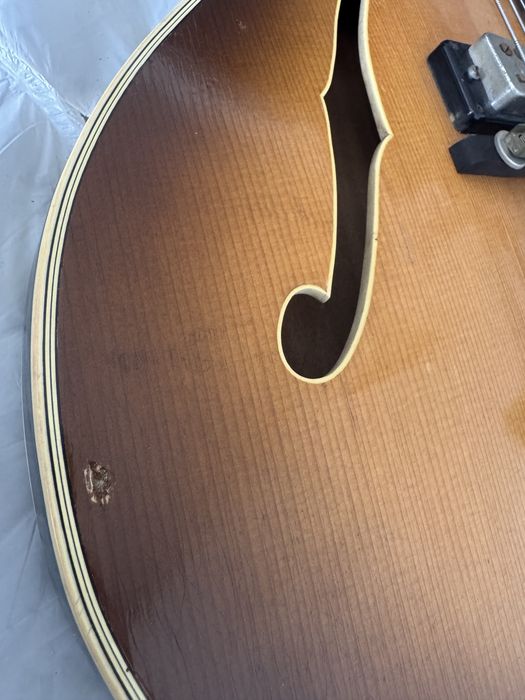 Винтидж електрическа китара Hofner Verythin hollou body ARCHTOP