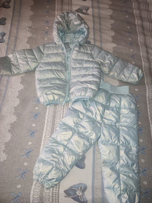 Демисезонный костюм на 3-4 года