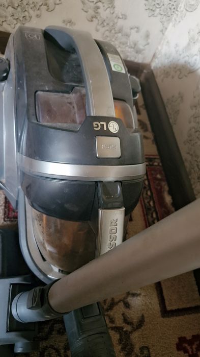 Срочно продаю пылесос