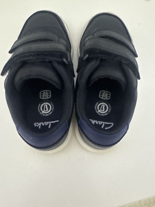 Продам детскую обувь Clarks