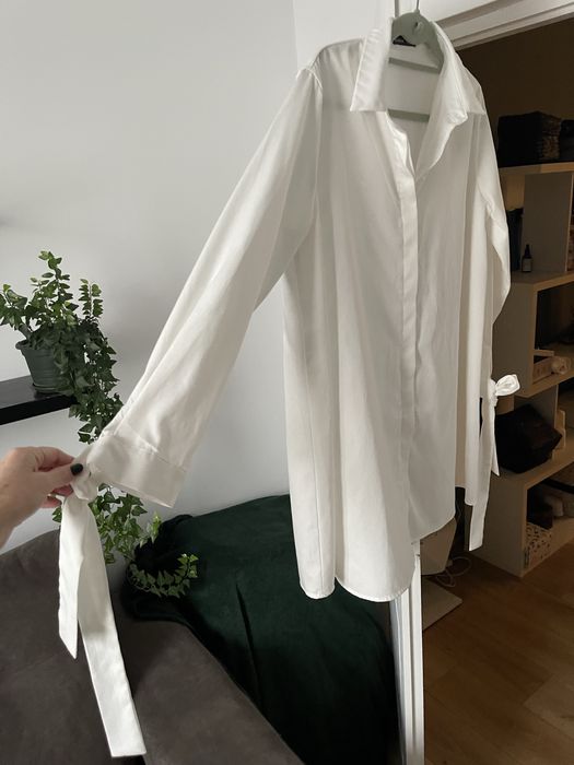 Camasa rochie alba cu aplicatii la maneca