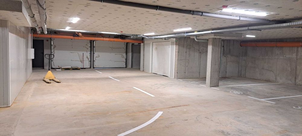 Дава се под наем Гараж / Паркомясто в София, 7-ми 11-ти километър - 35 кв.м за 163.2 € - Снимка #1