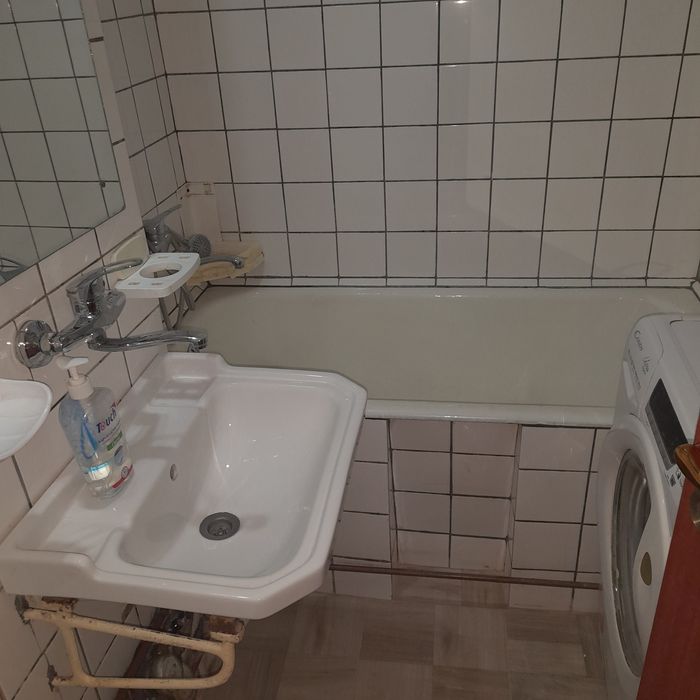 Inchiriez apartament