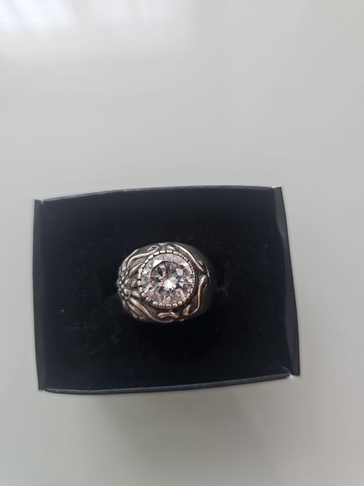 Масивен сребърен пръстен  с камък