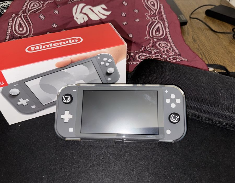 Продаю Nintendo Switch Lite (128 gb, прошитая)