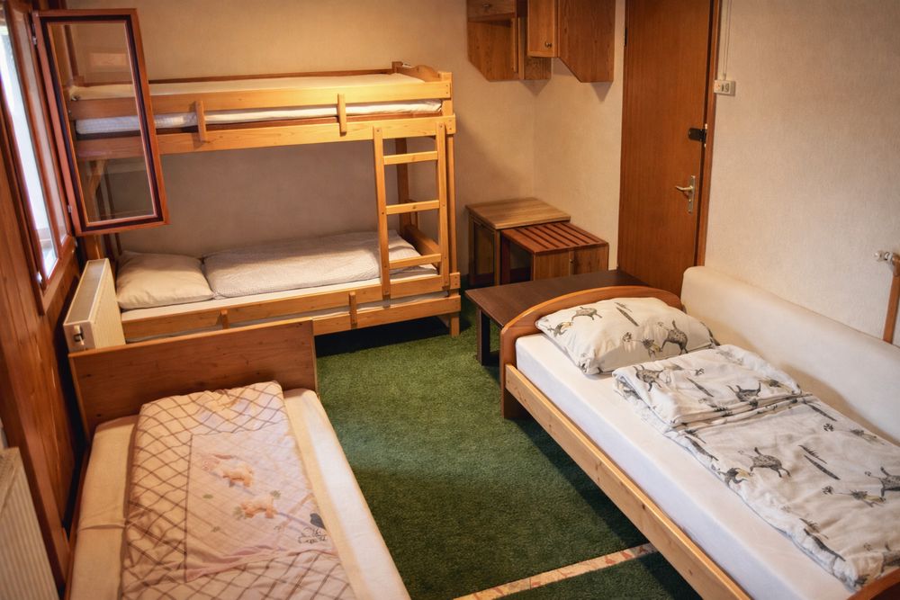 Cazare grupuri/muncitori - 13 camere - închiriere integrală