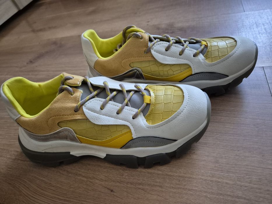 Snickers Botinelli, marimea 40, Italy