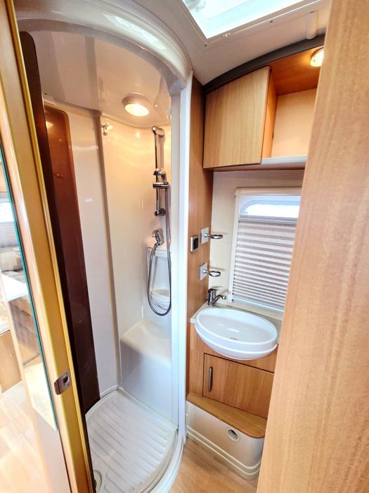 Rulotă Swift Challenger, înmatriculată,pat matrimonial central!