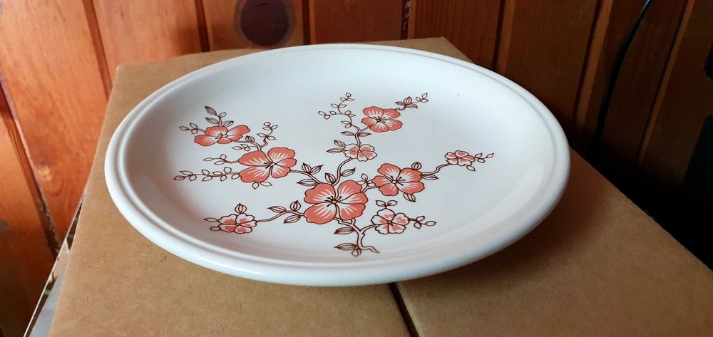 Английски сервиз чай и десерт чисто нов не е разопакован 5 части