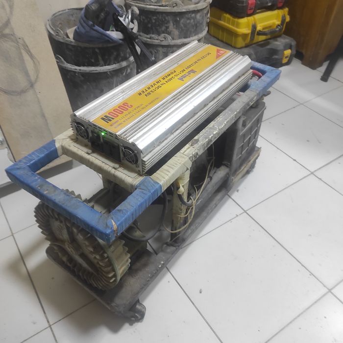 Мощный UPS inverter на 3кВт (3000вт) 220в само зарад акумлатор движок