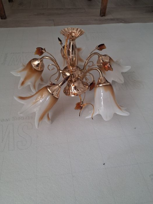 Люстра          .