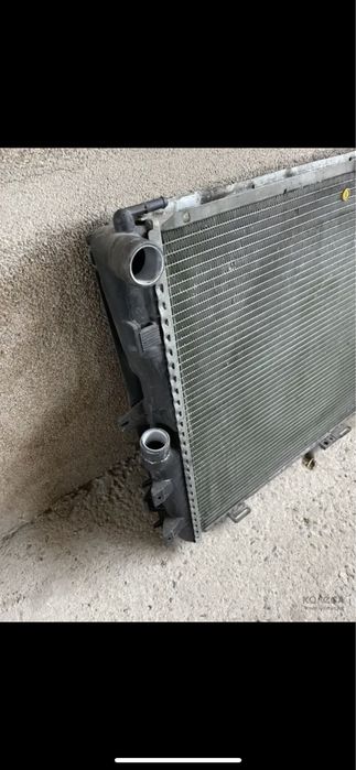 Продам на мерседес 124 Е2,8 радиатор основной