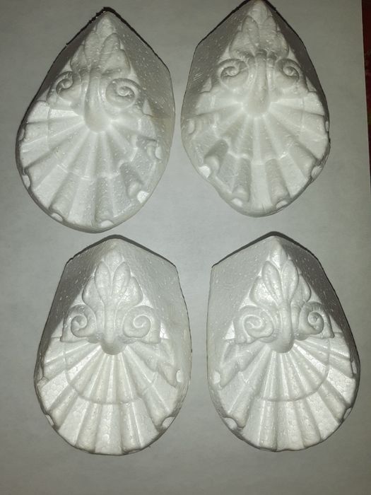 Уголок для потолочного плинтуса