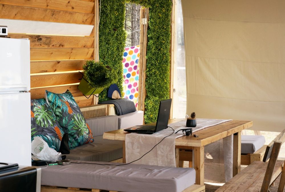 Караваната с киното Каравана под наем