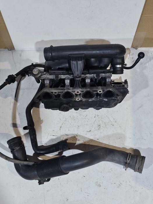rampa injectoare + galerie admisie audi a2 1.4benzina aua
