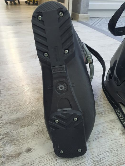 Ботинки горнолыжные