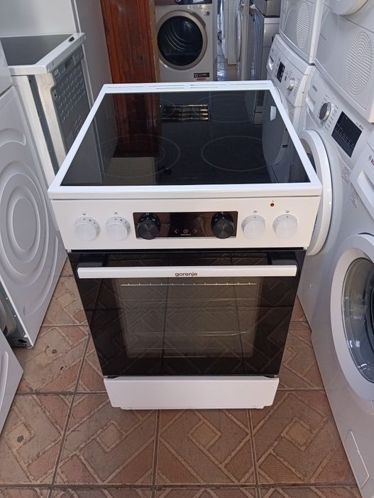 Тясна 50 см печка с керамичен плот Gorenje  с две години Гаранция!