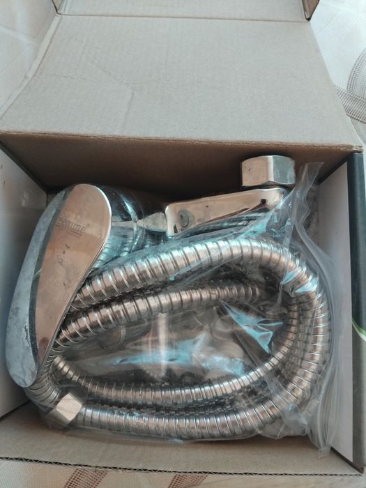 Vând baterie de baie noua