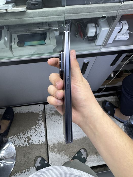 Samsung Z Fold 7 12/512 gb Vietnam holati yaxshi