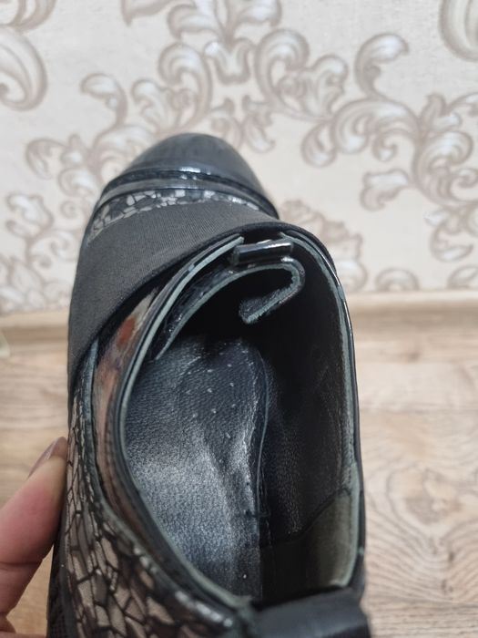 Продам туфли школьные для девочки