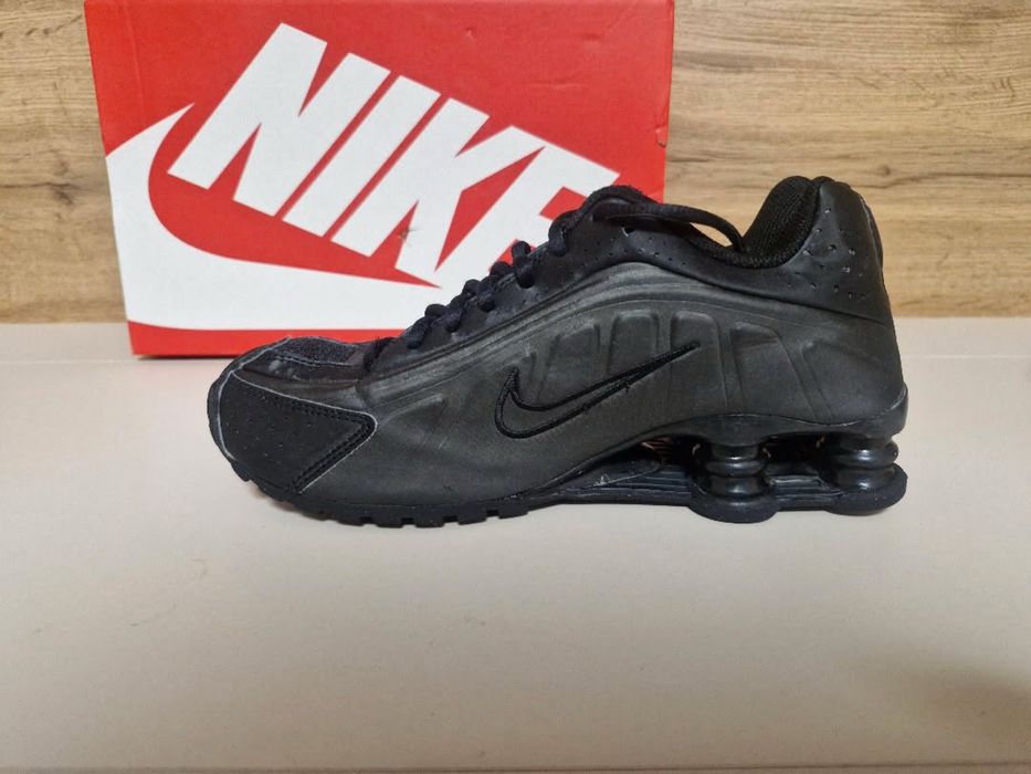 Черни обувки Nike shox RT