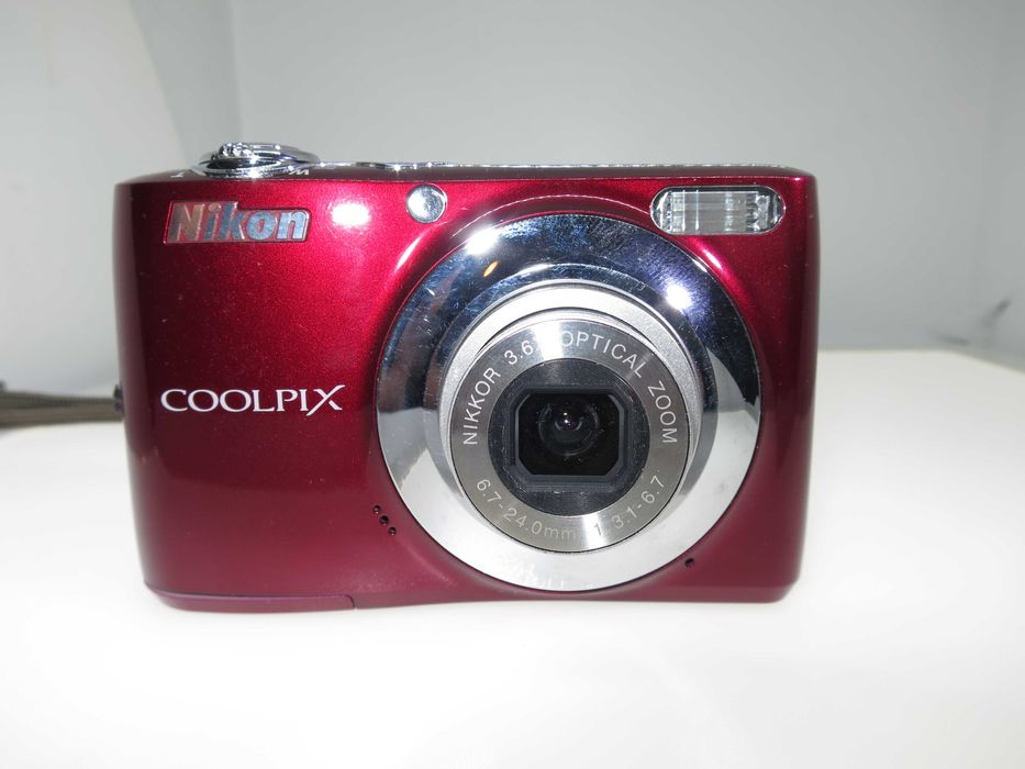 Nikon Coolpix L22 компактен цифров фотоапарат, червена дигитална камера, 12 мегапиксела, голям екран, тествана и работи отлично