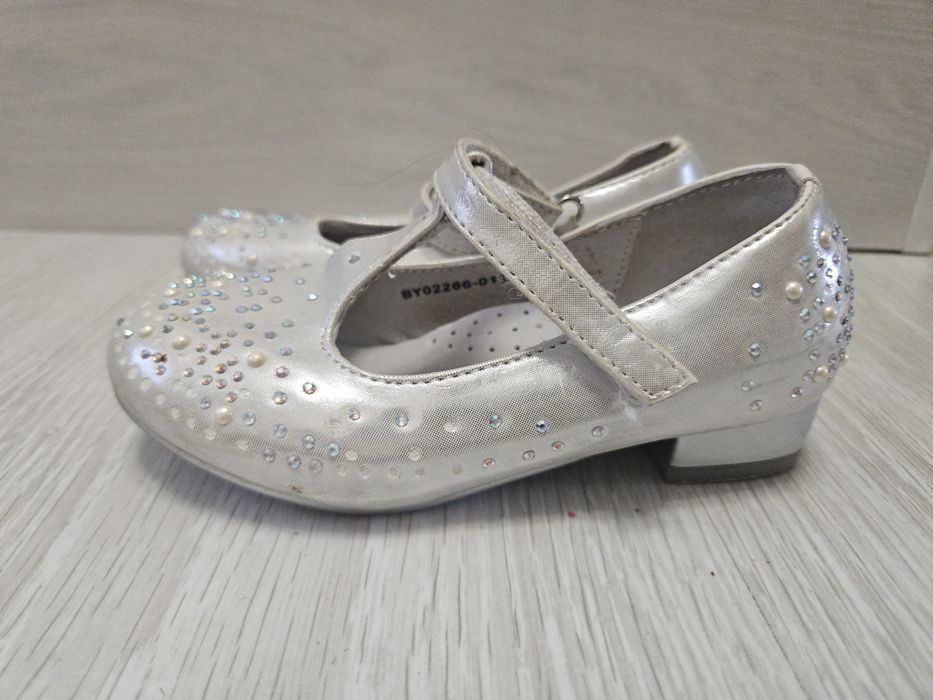 Продам туфли для девочек