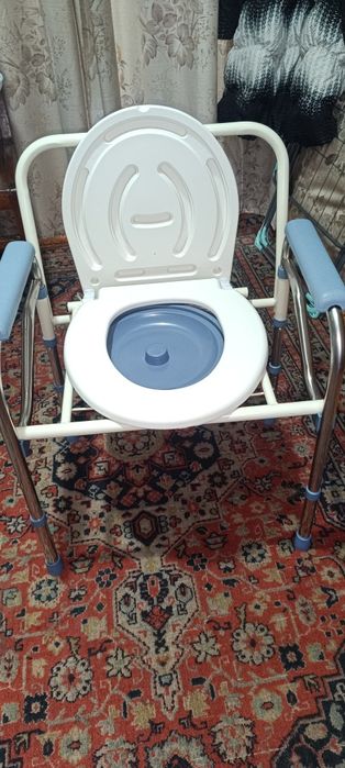 Кресло - туалет .