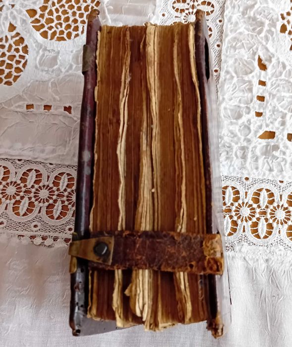 Стара църковна книга