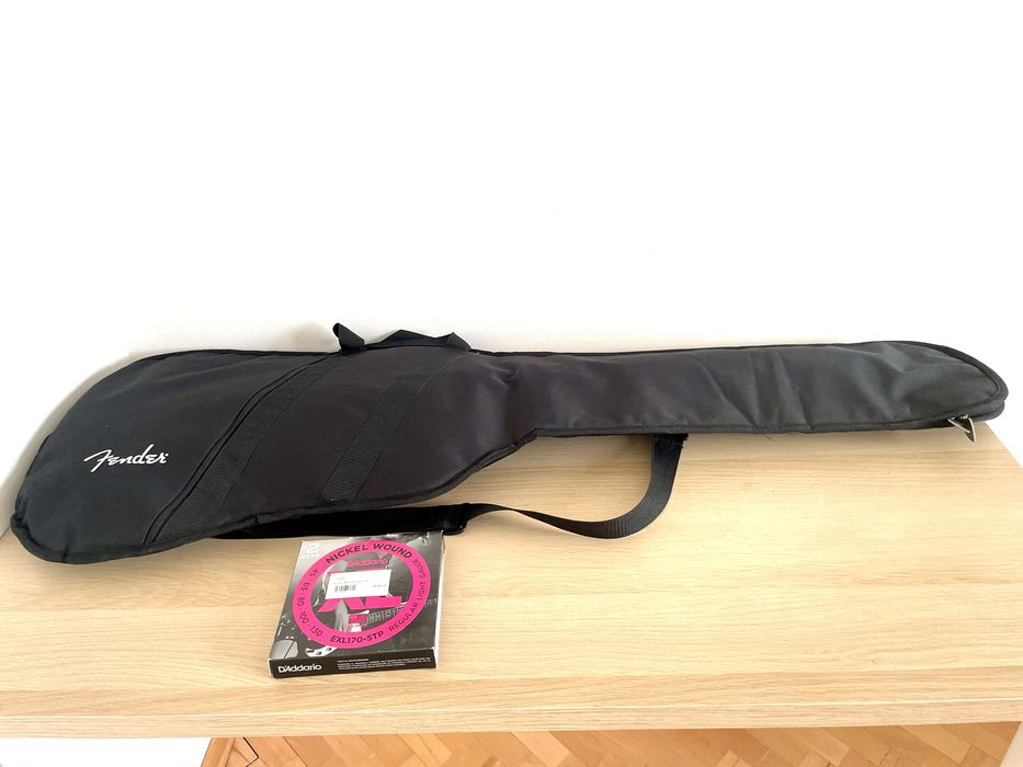 Yamaha TRBX304 Black + Fender калъф + нов комплект D’Addario струни