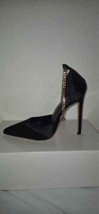 Vand pantofi cu toc stilleto