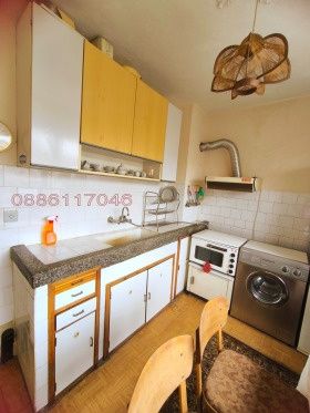 Продавам 3- стаен апартамент гр. Казанлък