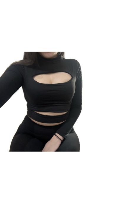 Кофта с вырезом