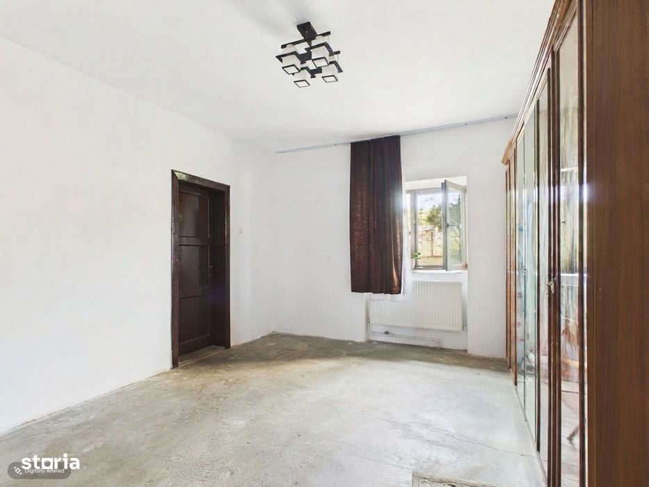 Conac rustic cu 7 camere în Covăsânț și teren 9 ha