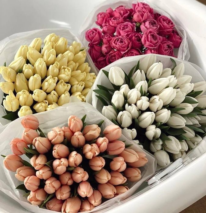 Букеты пионов , тюльпаны,розы