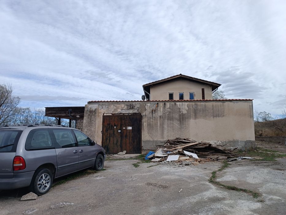 Продава се Магазин в с. Кленовик, Област Перник - 718 кв.м за 418 €/кв.м - Снимка #4