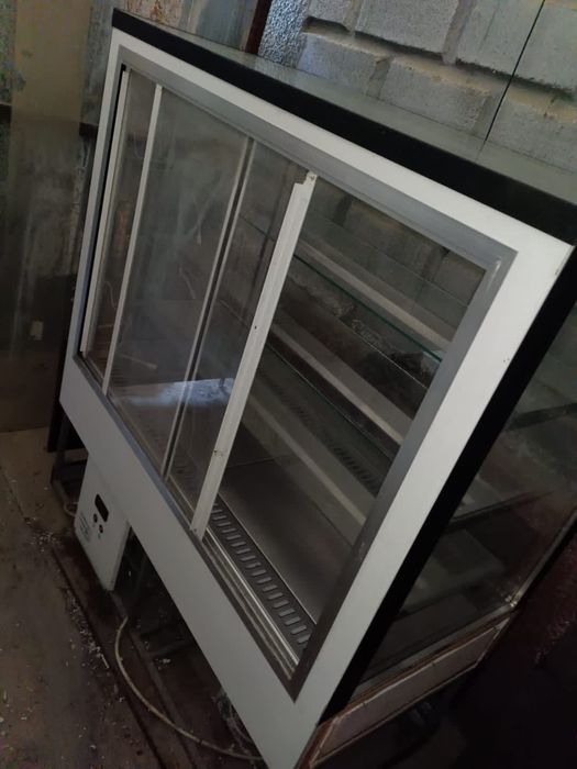 Кондитерская витрина