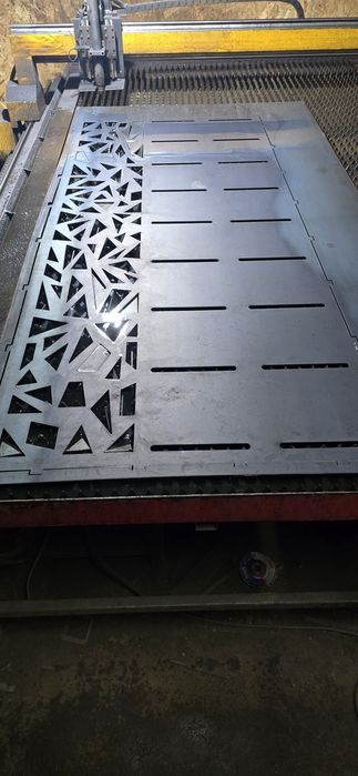 Decupaje tablă traforată CNC pentru garduri și porți