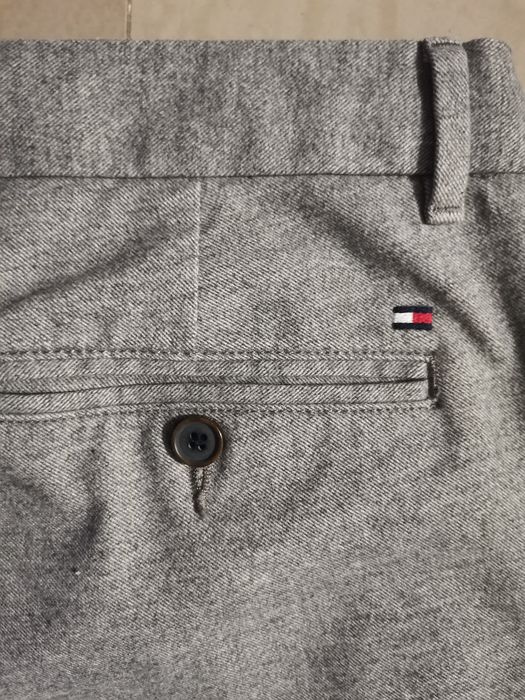 Vand pantaloni TOMMY HILFIGER marimea 33/34 (M)