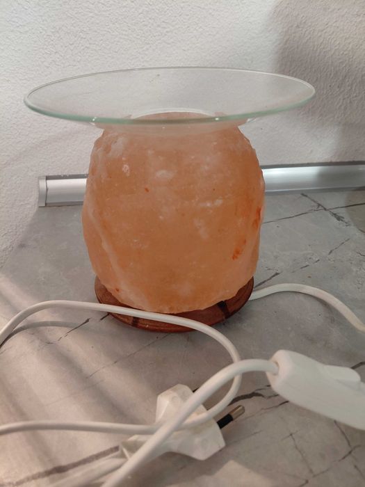 Арома лампа от Хималайска сол - 1,5 кг. с дървена основа